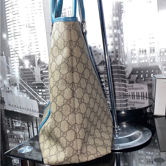 SOLDAuthentic Gucci GG Shoulder Bag - Picture 12 of 17